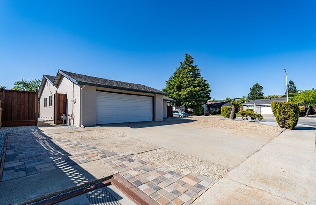 1525 Jasmine Way Morgan Hill, CA 95037 photo 3