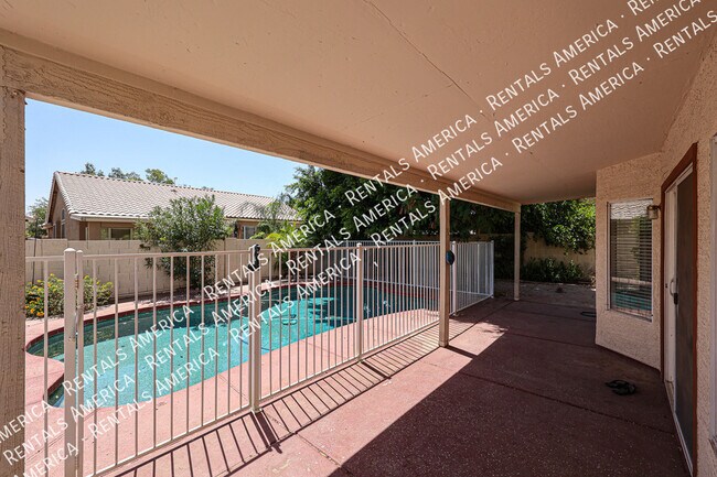 820 N Granada Dr Chandler, AZ 85226 photo 4