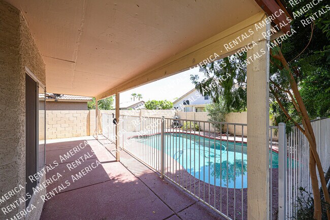 820 N Granada Dr Chandler, AZ 85226 photo 5