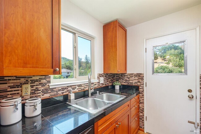 323 Silvio Ln Novato, CA 94947 photo 3