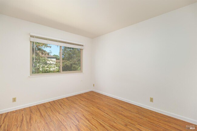 323 Silvio Ln Novato, CA 94947 photo 2