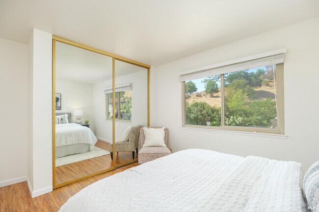 323 Silvio Ln Novato, CA 94947 photo 4