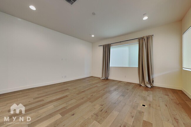 6807 E Orion Dr photo 3