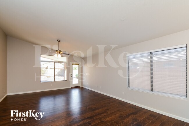 13414 W Port Royale Ln Surprise, AZ 85379 photo 3
