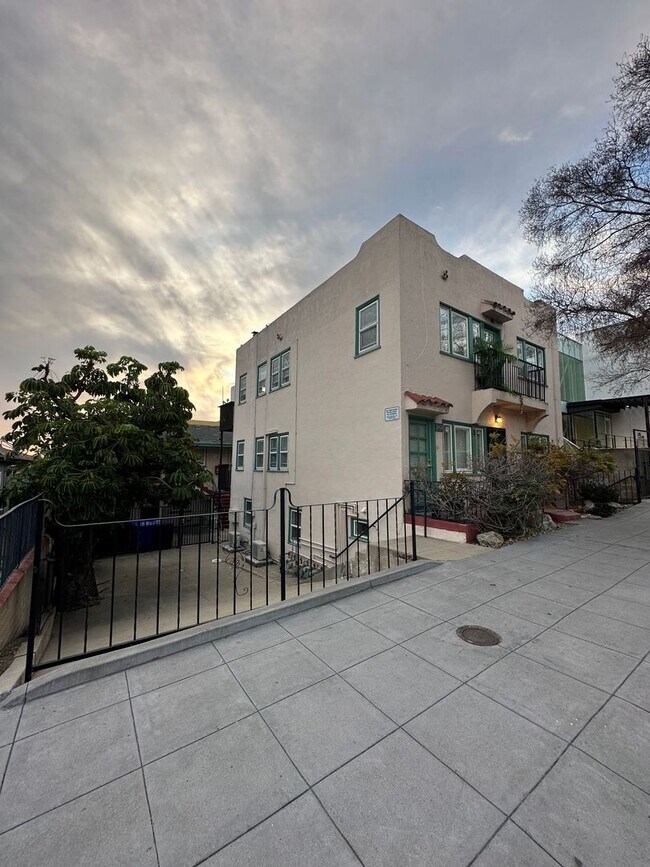 2446 India St San Diego, CA 92101 photo 2