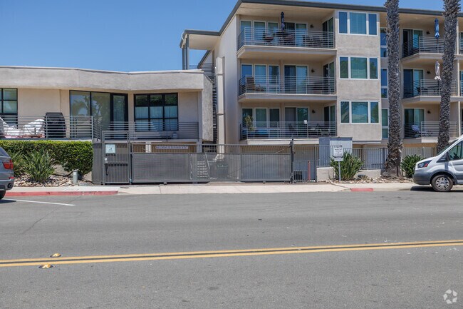 Yacht Club Condominiums photo 4