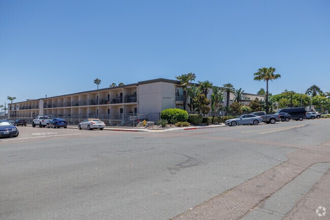 Yacht Club Condominiums photo 3