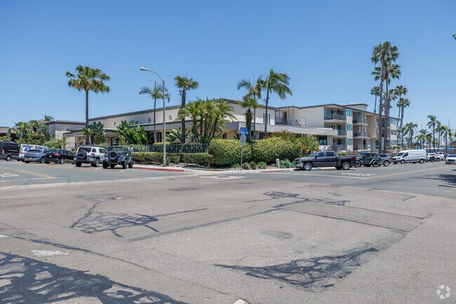 Yacht Club Condominiums photo 5