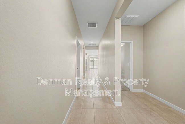 17016 W Cavedale Dr Surprise, AZ 85387 photo 4