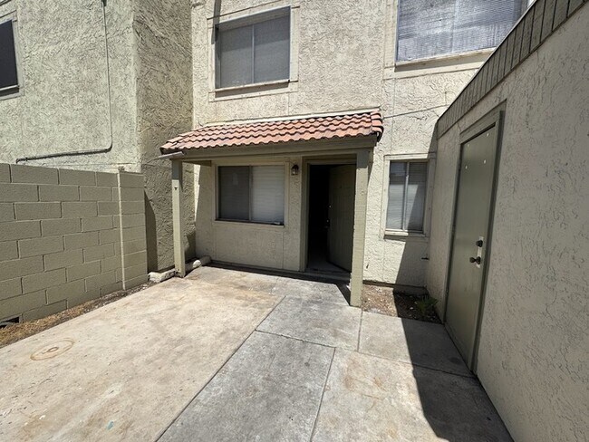 4775 W Palo Verde Dr Glendale, AZ 85301 photo 2