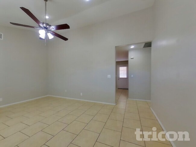 3234 W Larkspur Dr Phoenix, AZ 85029 photo 3