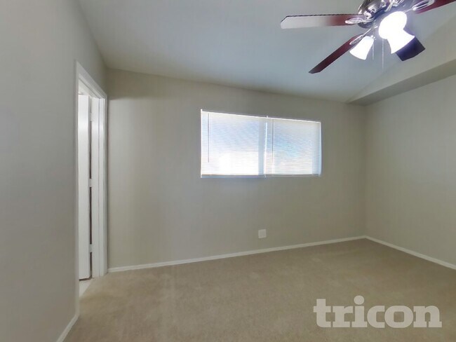 3234 W Larkspur Dr Phoenix, AZ 85029 photo 5