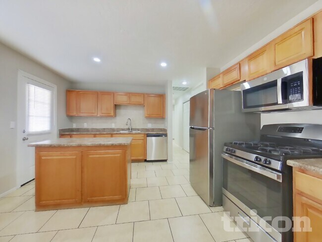 3234 W Larkspur Dr Phoenix, AZ 85029 photo 4