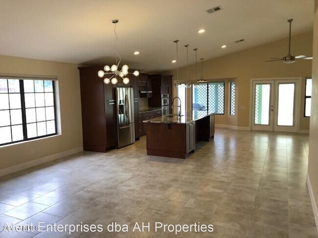 7074 S Jentilly Ln Tempe, AZ 85283 photo 3