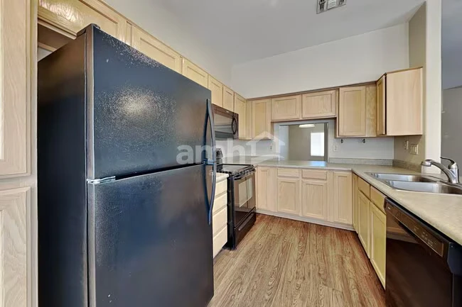10235 W Missouri Ave Glendale, AZ 85307 photo 3