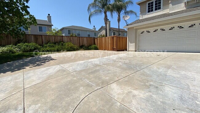 673 Nacomis Ct photo 3