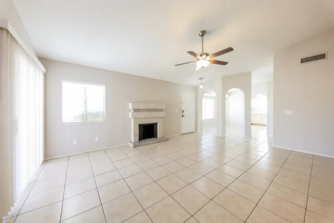 7056 W Eva St Peoria, AZ 85345 photo 5