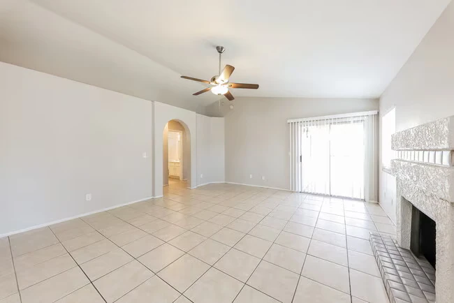 7056 W Eva St Peoria, AZ 85345 photo 4
