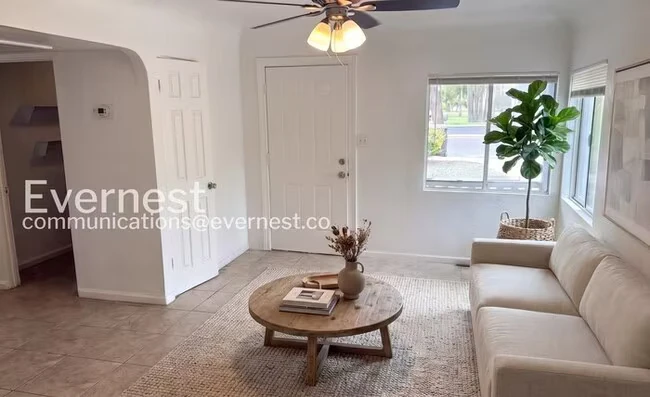 61 N Hobson photo 5