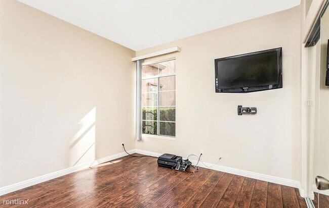 3547 Cameo Dr Oceanside, CA 92056 photo 2