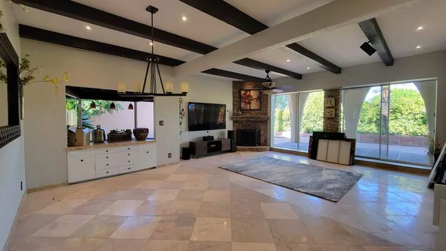 1542 E Solano Dr Phoenix, AZ 85014 photo 3