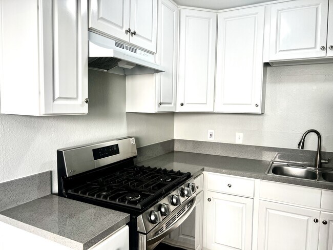 121 Madison Ave Chula Vista, CA 91910 photo 2