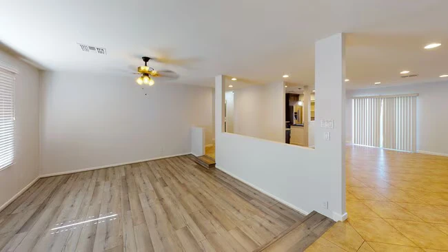 1206 E Redfield Rd Tempe, AZ 85283 photo 2