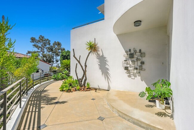 2700 Barnson Pl San Diego, CA 92103 photo 3