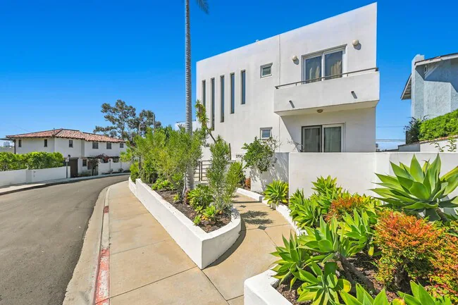 2700 Barnson Pl San Diego, CA 92103