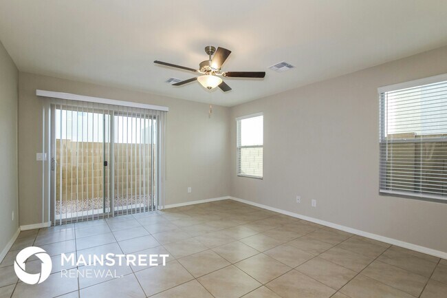 8237 W Albeniz Pl Phoenix, AZ 85043 photo 5