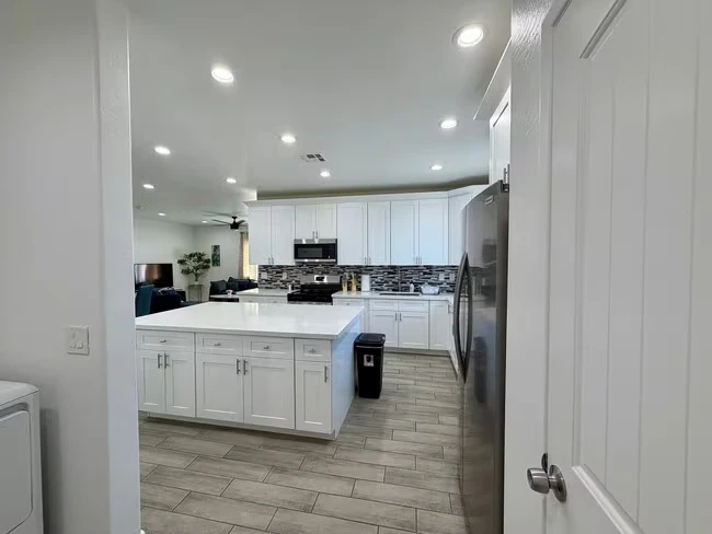 6745 N 53rd Dr Glendale, AZ 85301 photo 2