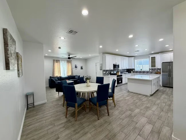 6745 N 53rd Dr Glendale, AZ 85301 photo 4