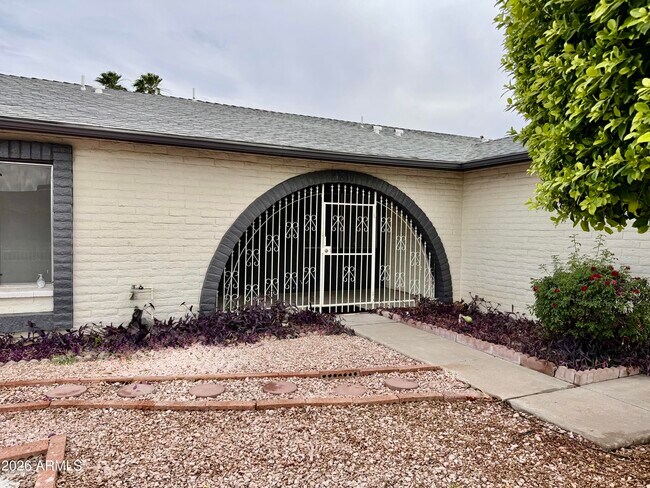 5817 W Tierra Buena Ln Glendale, AZ 85306 photo 3