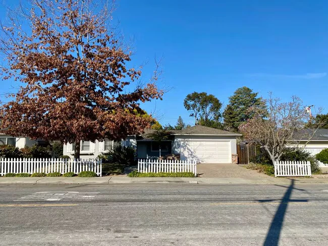 1052 Clark Ave photo 2