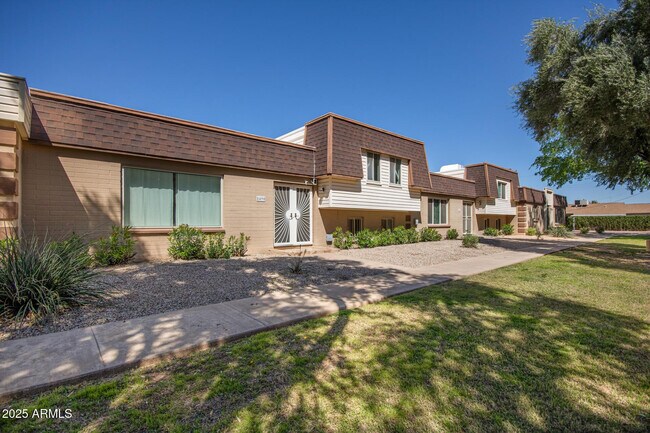 8490 E Chaparral Rd Scottsdale, AZ 85250 photo 2