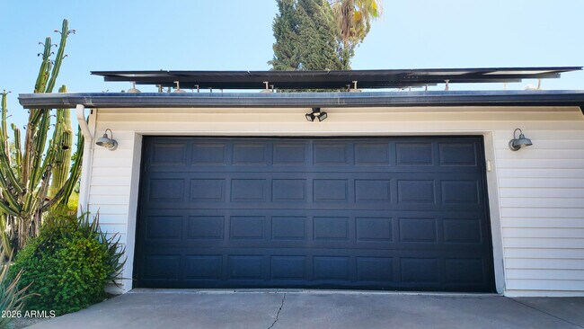 8637 East Keim Drive, Scottsdale, AZ 85250 photo 3