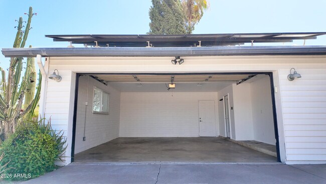8637 East Keim Drive, Scottsdale, AZ 85250 photo 4