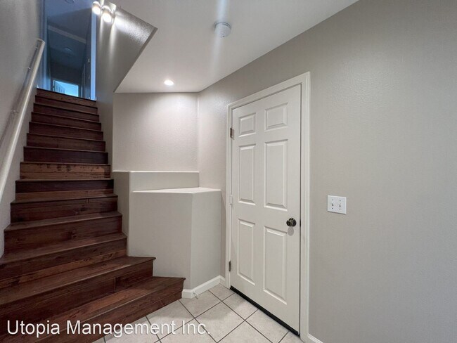 3967 Lamont St San Diego, CA 92109 photo 3