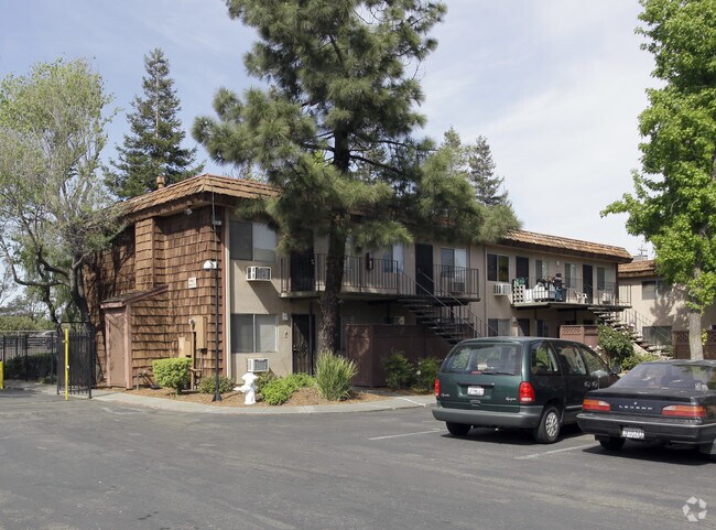 261 E Alaska Ave photo 2