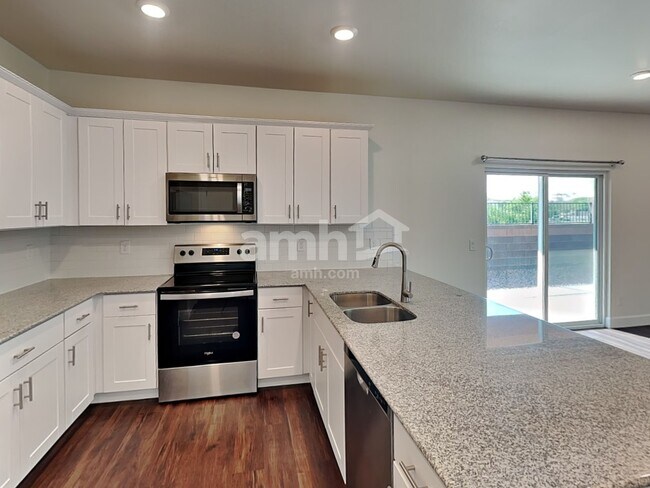438 S Dodge St Gilbert, AZ 85233 photo 2