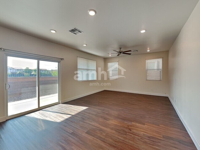 438 S Dodge St Gilbert, AZ 85233 photo 4
