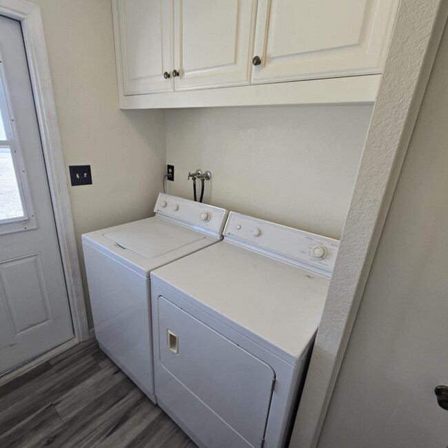 10521 W Loma Ln Peoria, AZ 85345 photo 4