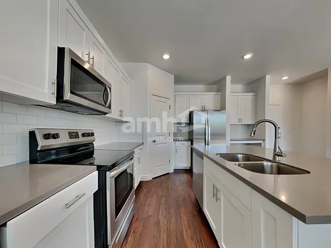 4239 W St Charles Ave Phoenix, AZ 85041 photo 3