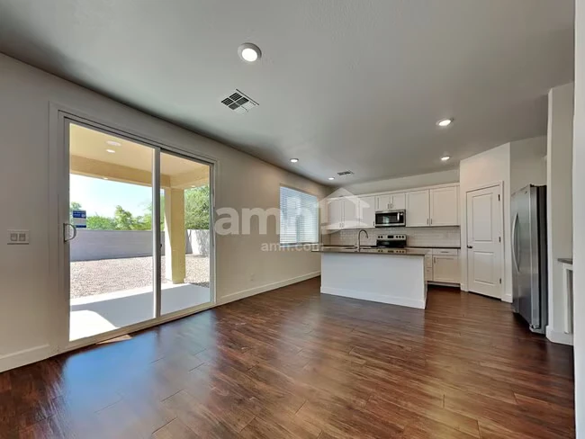 4239 W St Charles Ave Phoenix, AZ 85041 photo 4