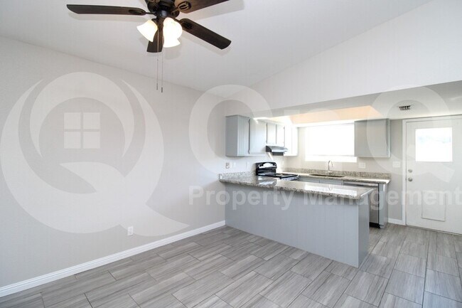 227 W Taro Ln Phoenix, AZ 85027 photo 5