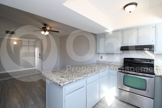 227 W Taro Ln Phoenix, AZ 85027 photo 4