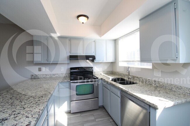 227 W Taro Ln Phoenix, AZ 85027 photo 3