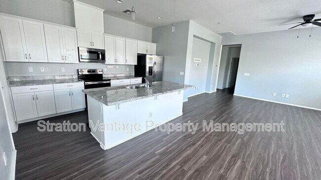 14870 W Encanto Blvd Goodyear, AZ 85395 photo 2