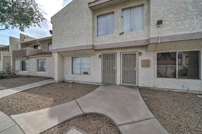 El Sereno Apartments photo 2