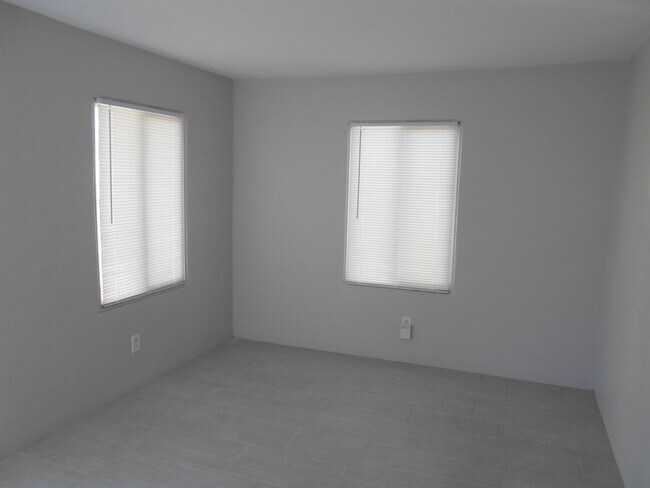 2085 Abbott St San Diego, CA 92107 photo 2